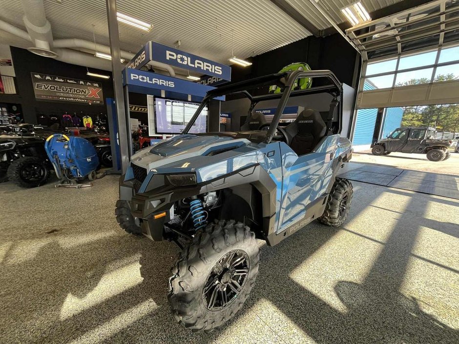 Polaris GENERAL 1000 PREMIUM SUSPENSION FX 2.0 PODIUM 2025