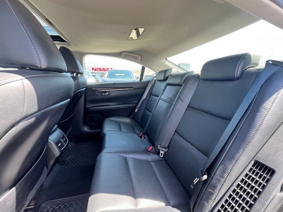 2013 Lexus ES 300h BASE