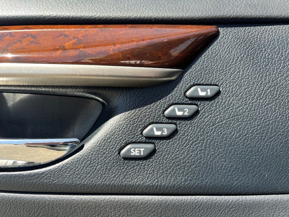 2013 Lexus ES 300h BASE