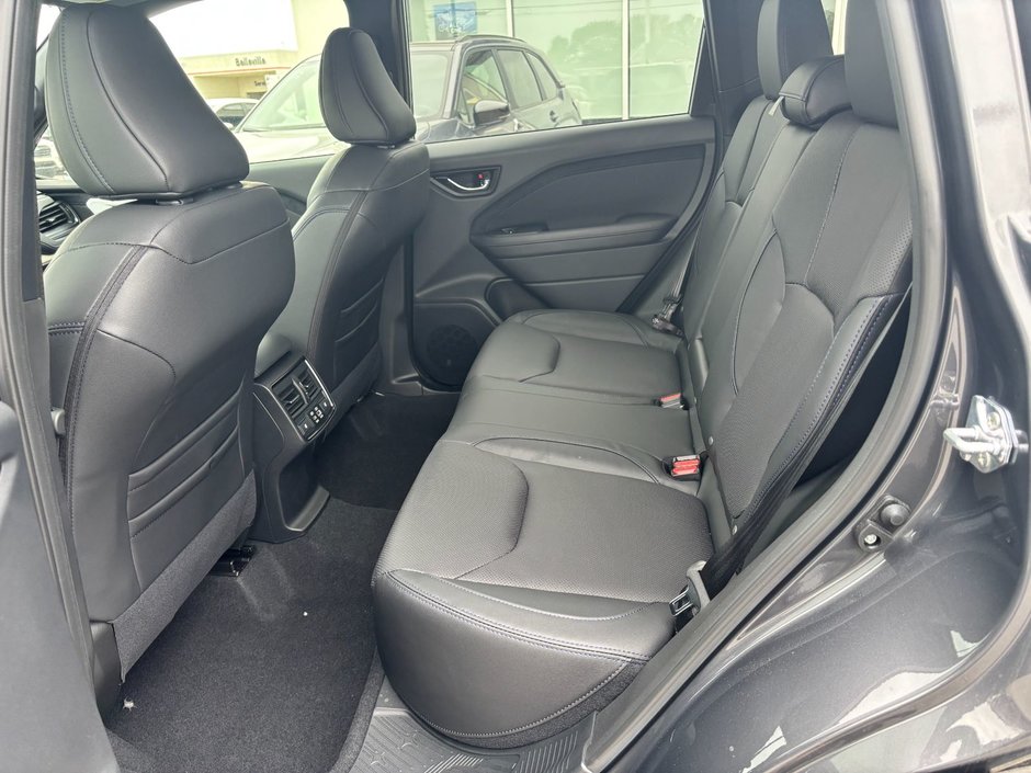 2025 Subaru Forester Limited Navigation, Leather interior, Heated Front and Rear Seats, Handsfree Liftgate.