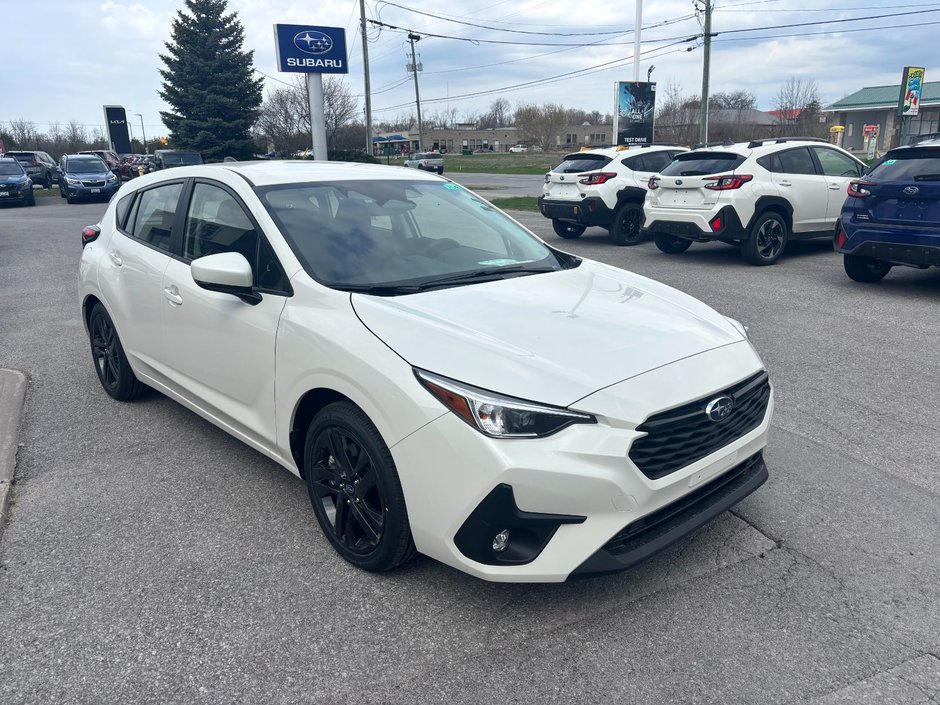 Subaru Impreza Touring 2025 Cette voiture à hayon à 5 portes est équipée de série de la traction intégrale symétrique Subaru.