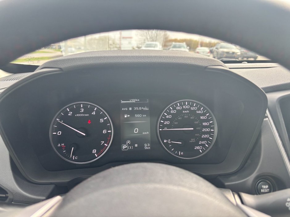 Subaru Impreza Touring 2025 Cette voiture à hayon à 5 portes est équipée de série de la traction intégrale symétrique Subaru.