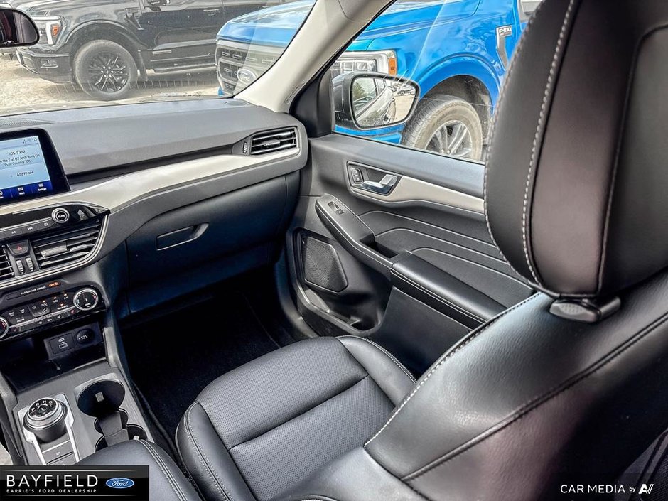 2022 Ford Escape SEL-24