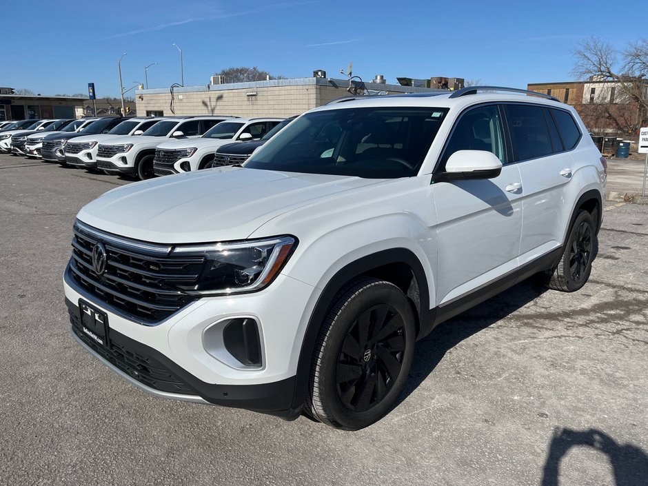 2024 Volkswagen Atlas in Pickering, Ontario - w940px