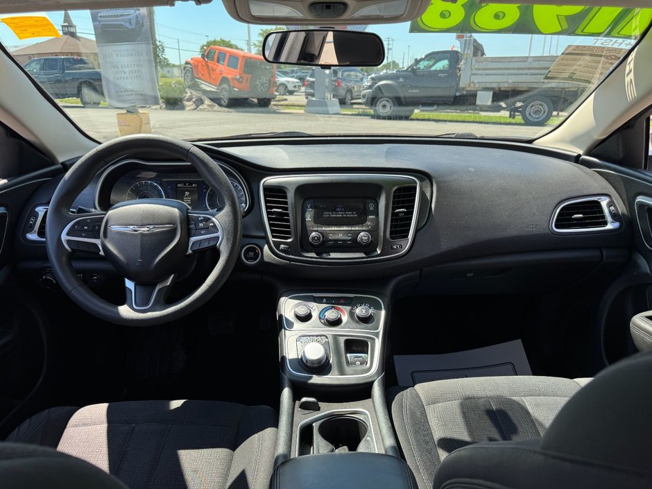 Chrysler 200 LX 2016 LX / Keyless Enter and Go / Push Button Start