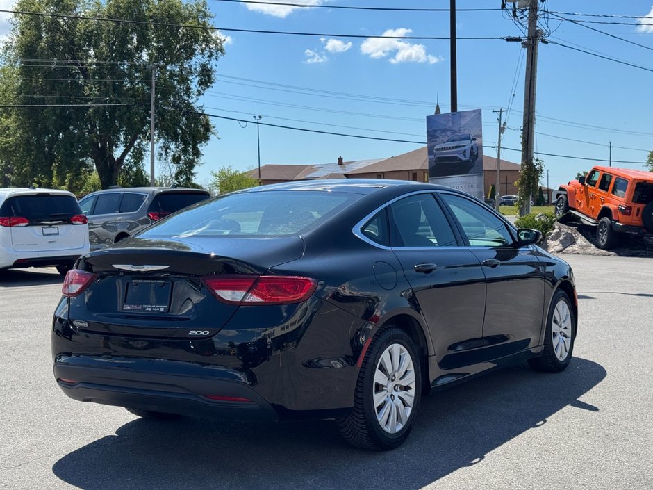 Chrysler 200 LX 2016 LX / Keyless Enter and Go / Push Button Start