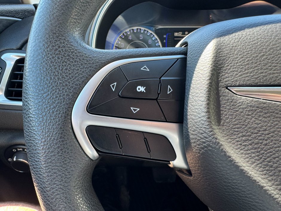 Chrysler 200 LX 2016 LX / Keyless Enter and Go / Push Button Start