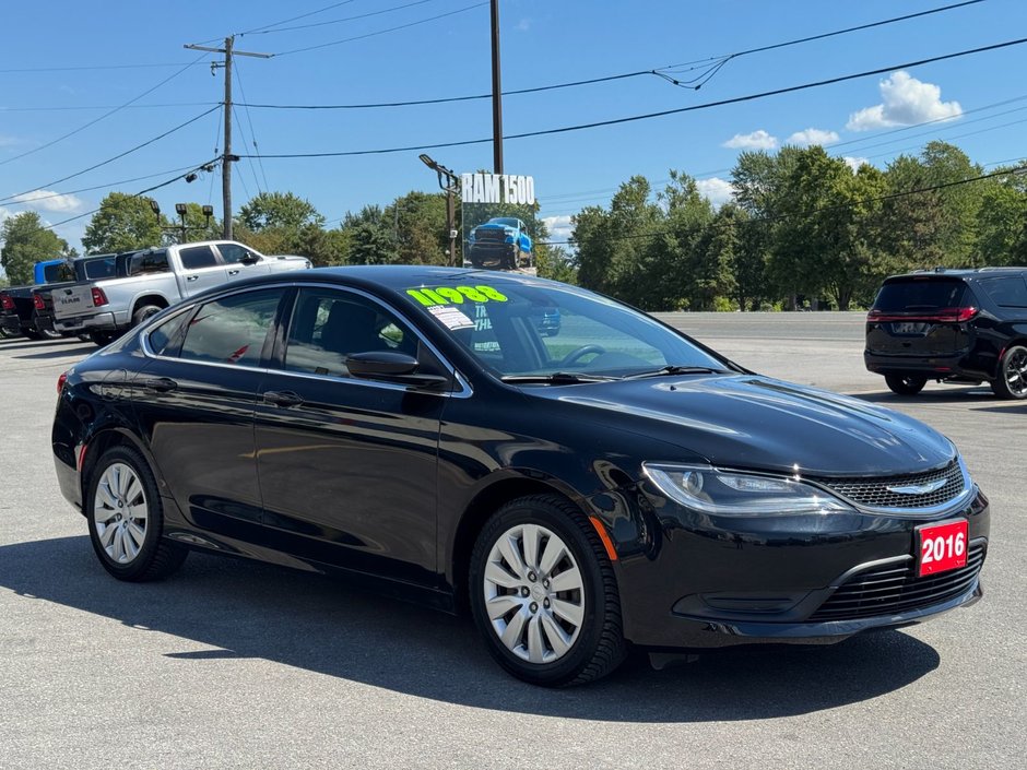 Chrysler 200 LX 2016 LX / Keyless Enter and Go / Push Button Start