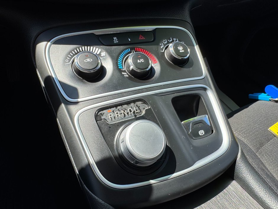 Chrysler 200 LX 2016 LX / Keyless Enter and Go / Push Button Start