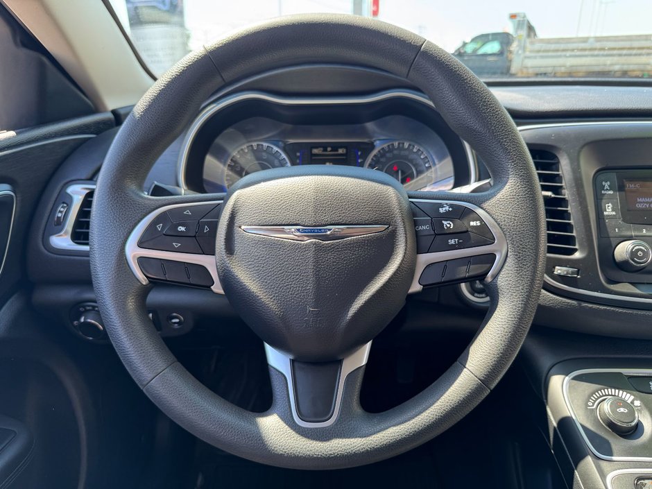 Chrysler 200 LX 2016 LX / Keyless Enter and Go / Push Button Start