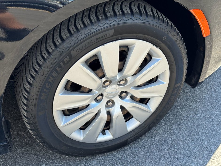Chrysler 200 LX 2016 LX / Keyless Enter and Go / Push Button Start