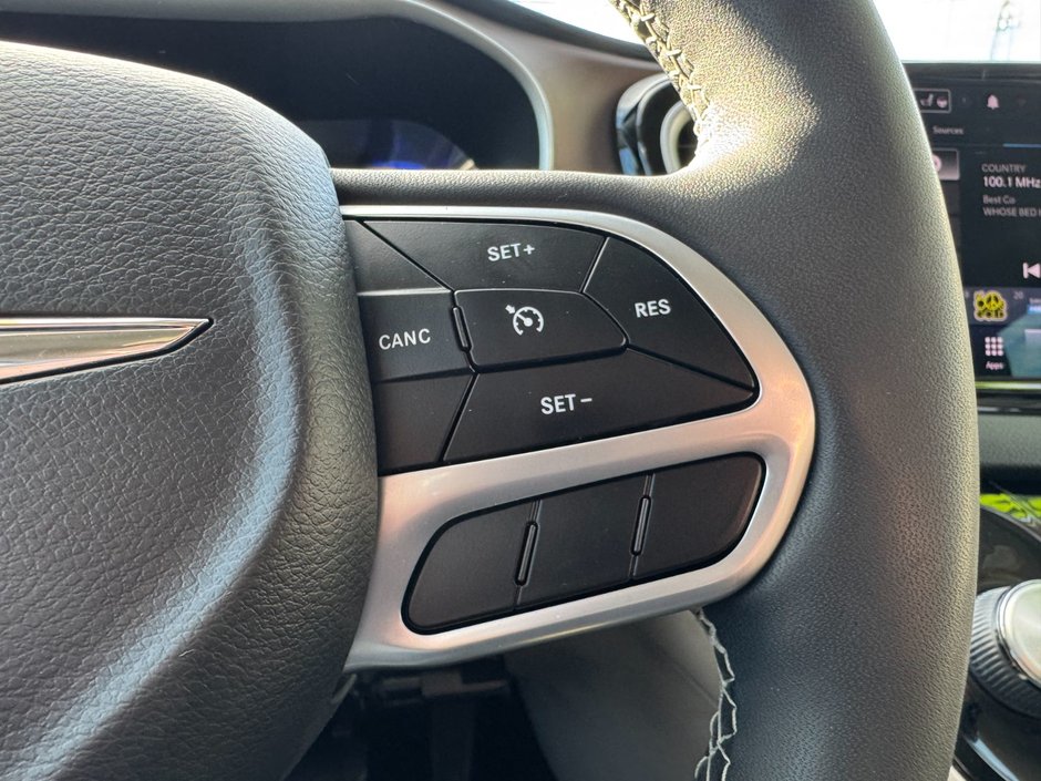 Chrysler Grand Caravan SXT 2022-17