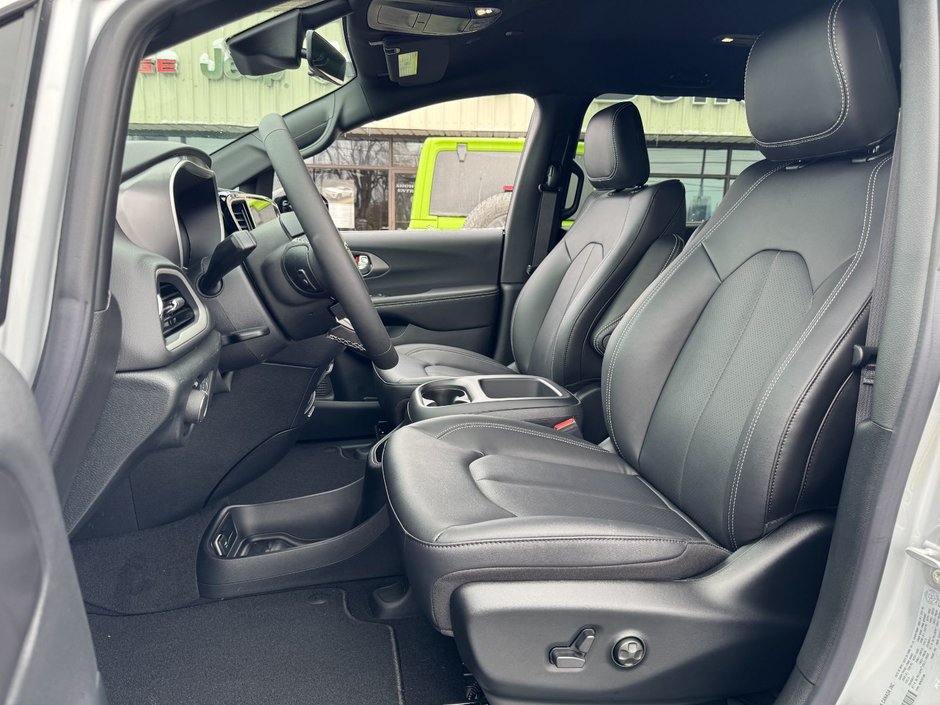 2026 Chrysler Grand Caravan SXT