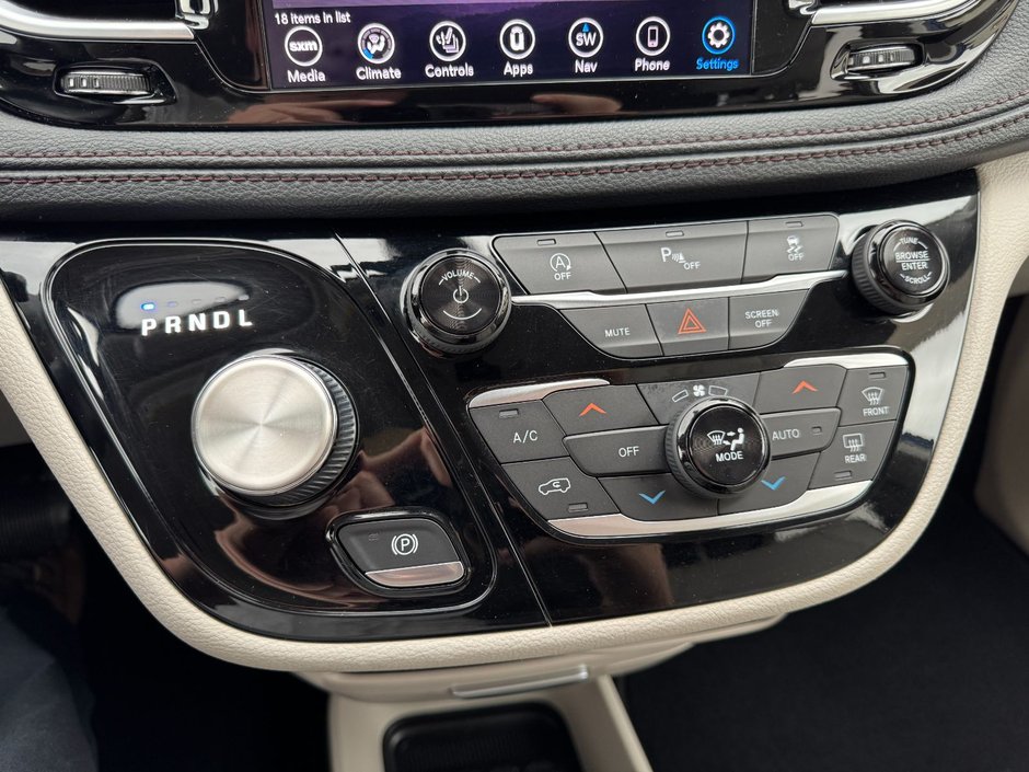 2020 Chrysler Pacifica Limited Limited / Power Doors / Heated Leather Seats