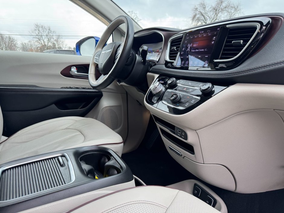 2020 Chrysler Pacifica Limited Limited / Power Doors / Heated Leather Seats