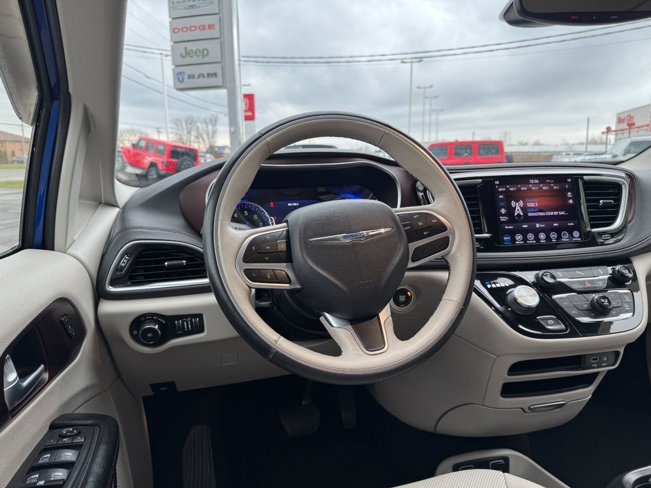 2020 Chrysler Pacifica Limited Limited / Power Doors / Heated Leather Seats