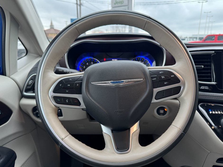 2020 Chrysler Pacifica Limited Limited / Power Doors / Heated Leather Seats