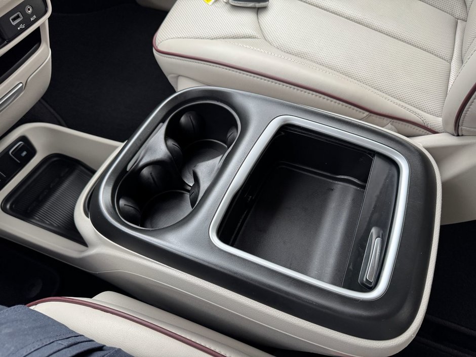 2020 Chrysler Pacifica Limited Limited / Power Doors / Heated Leather Seats