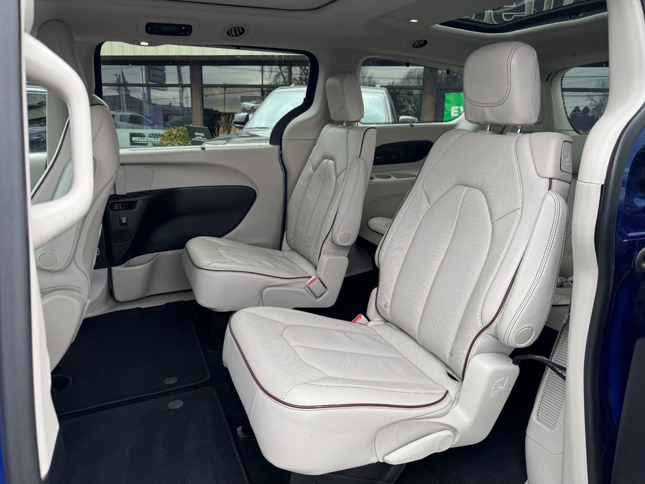 2020 Chrysler Pacifica Limited Limited / Power Doors / Heated Leather Seats