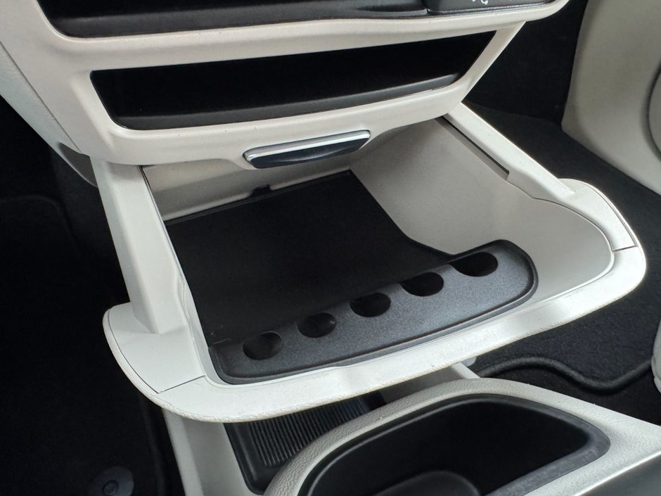 2020 Chrysler Pacifica Limited Limited / Power Doors / Heated Leather Seats