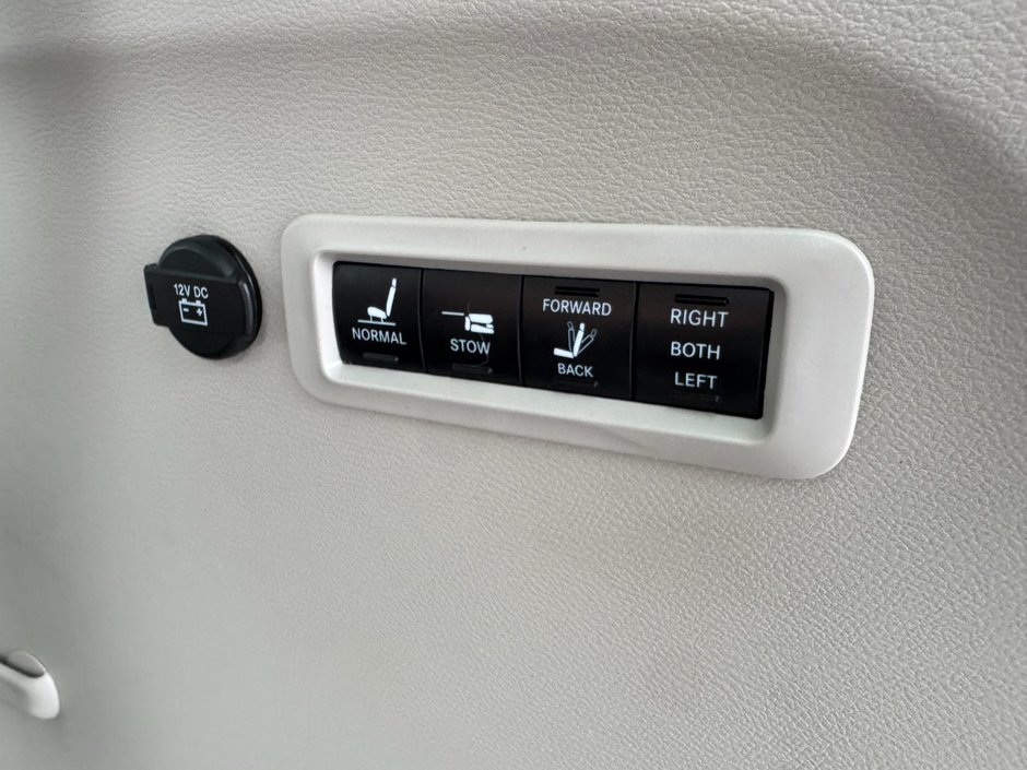 2020 Chrysler Pacifica Limited Limited / Power Doors / Heated Leather Seats