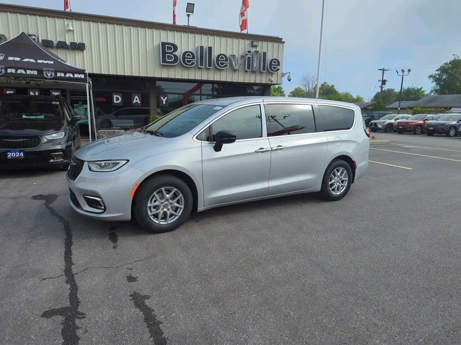 2024 Chrysler Pacifica TOURING