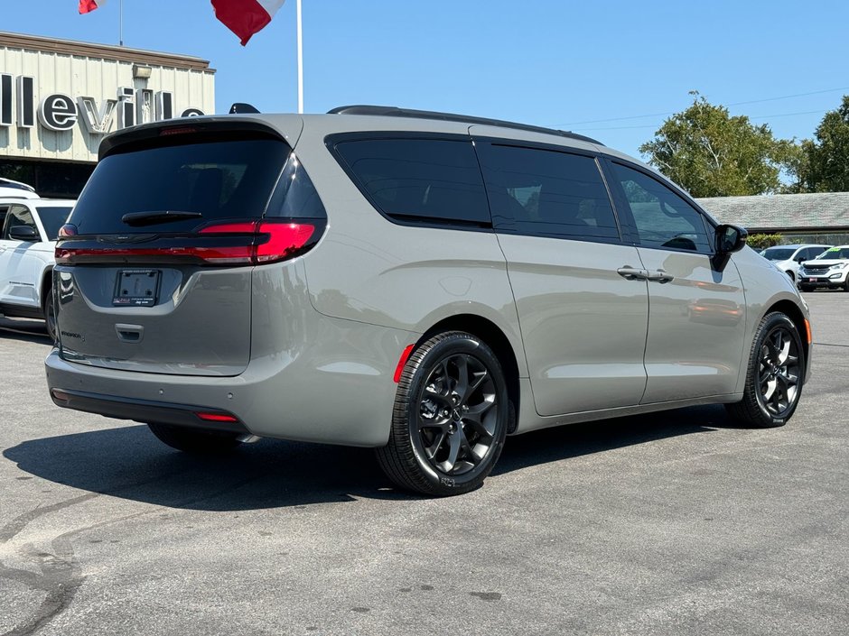 Chrysler Pacifica TOURING L 2024