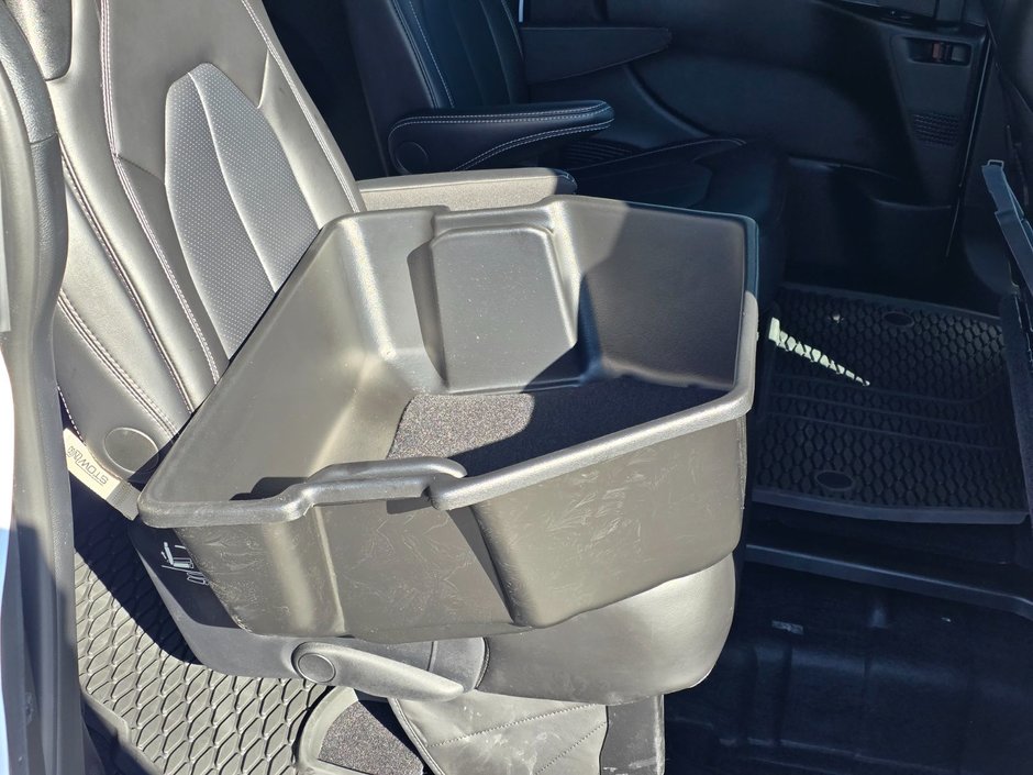 2024 Chrysler Pacifica Touring-L-50