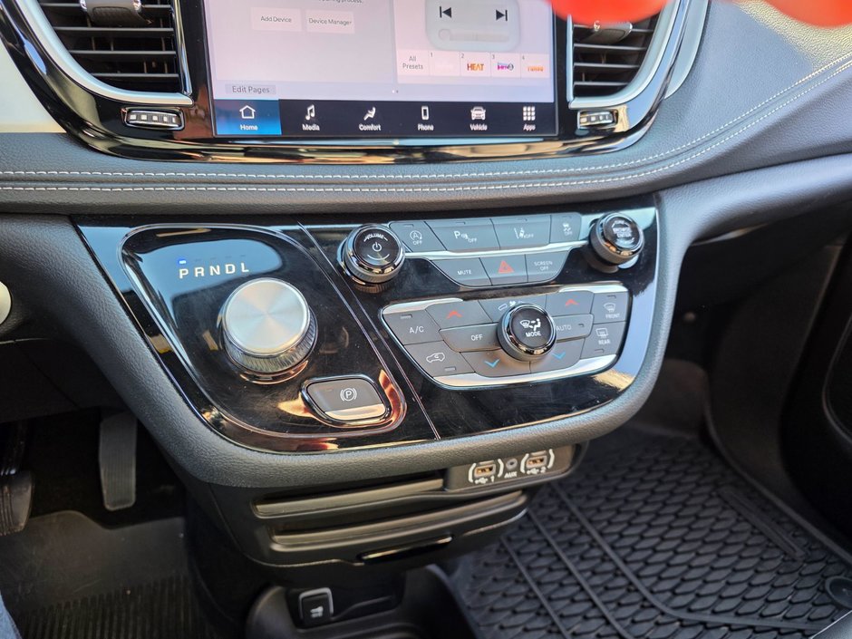 2024 Chrysler Pacifica Touring-L-33
