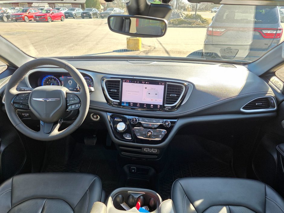 2024 Chrysler Pacifica Touring-L-7