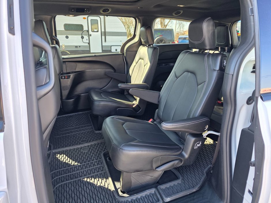 2024 Chrysler Pacifica Touring-L-44