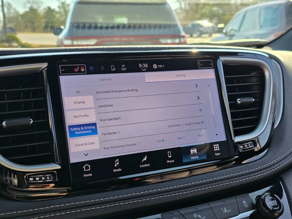 2024 Chrysler Pacifica Touring-L-29