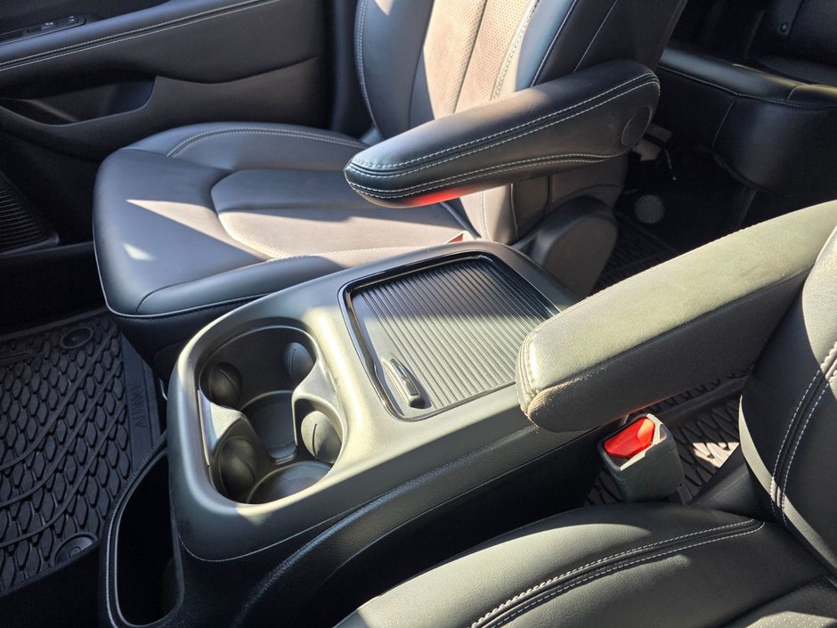 2024 Chrysler Pacifica Touring-L-36