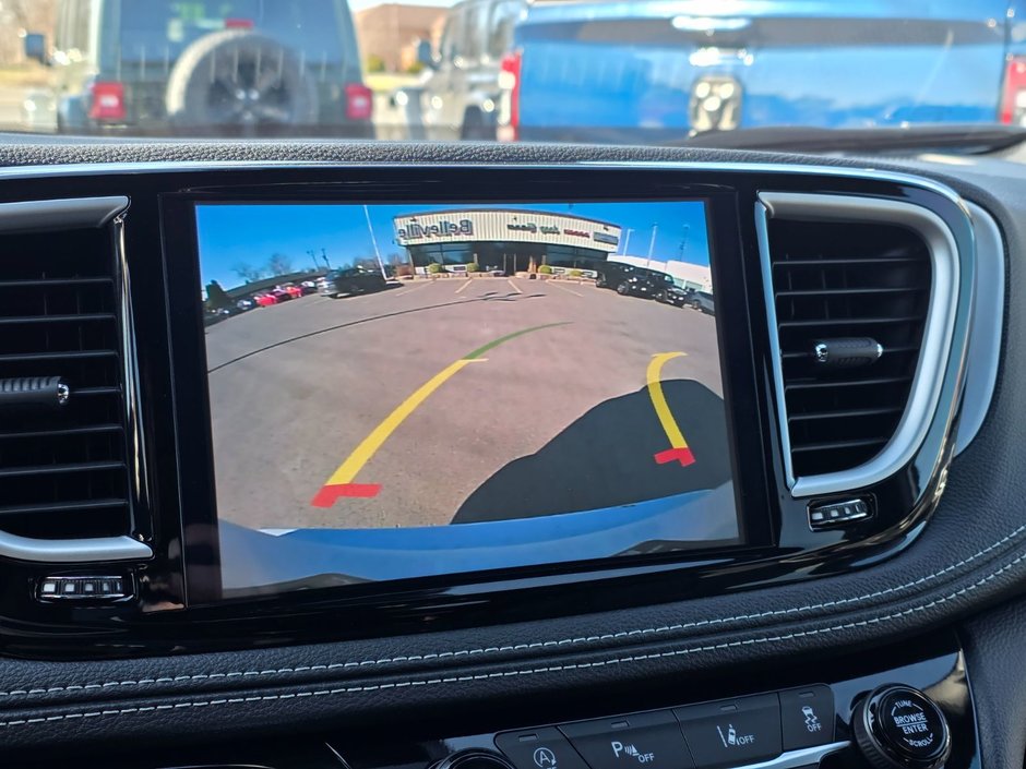 2024 Chrysler Pacifica Touring-L-32