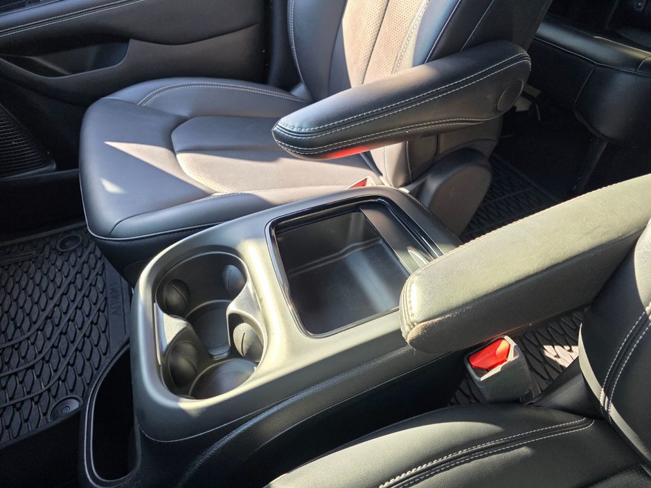 2024 Chrysler Pacifica Touring-L-37