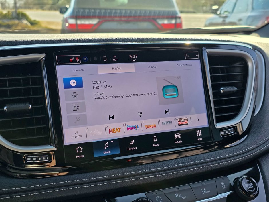 2024 Chrysler Pacifica Touring-L-25