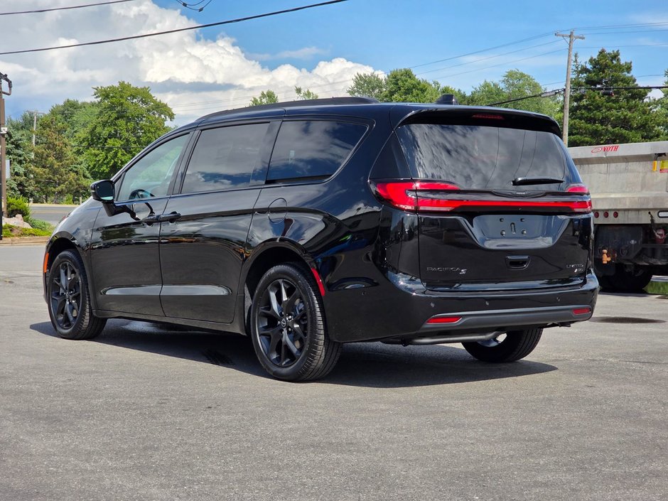 Chrysler Pacifica LIMITED AWD 2025