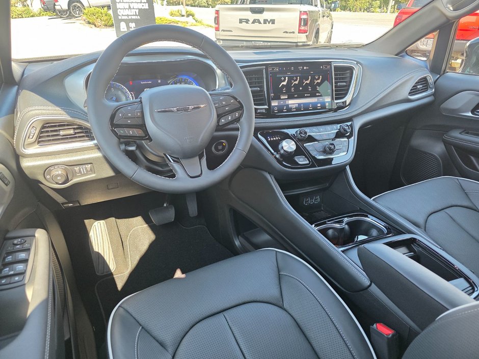 Chrysler Pacifica LIMITED AWD 2025