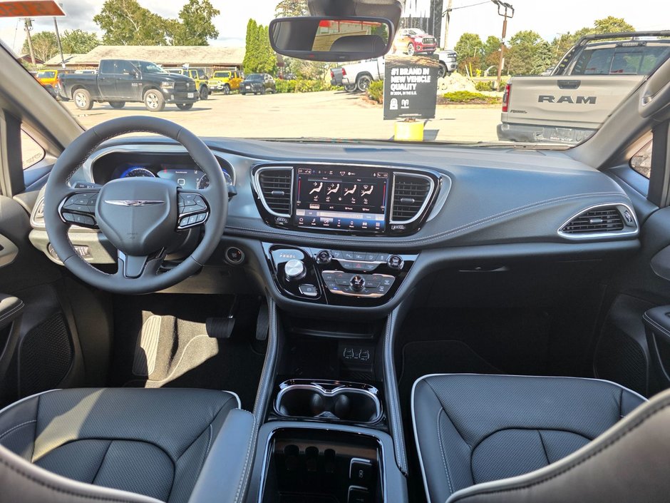 Chrysler Pacifica LIMITED AWD 2025