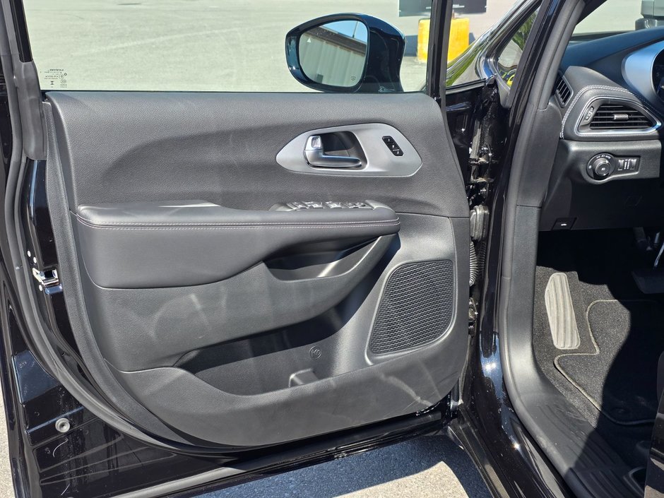 Chrysler Pacifica LIMITED AWD 2025