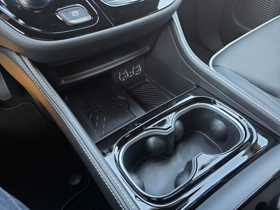 Chrysler Pacifica LIMITED AWD 2025
