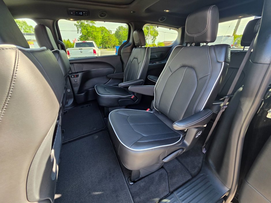 Chrysler Pacifica LIMITED AWD 2025