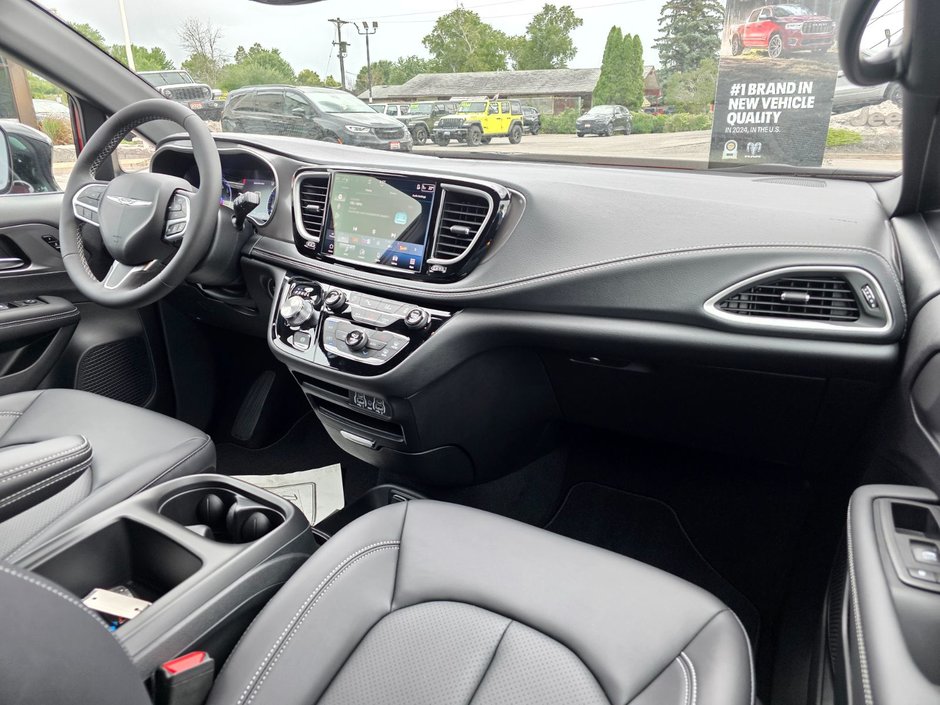 2025 Chrysler Pacifica SELECT AWD