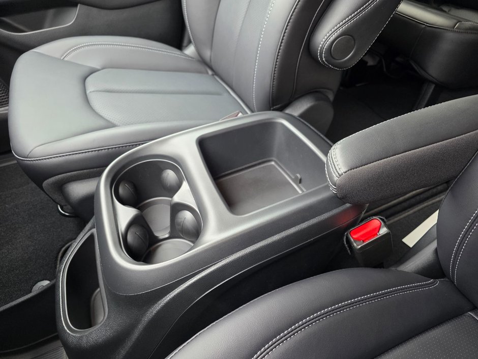 2025 Chrysler Pacifica SELECT AWD