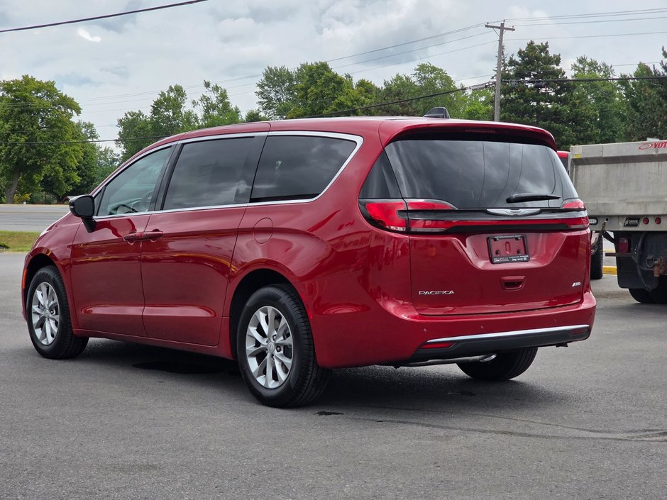 2025 Chrysler Pacifica SELECT AWD