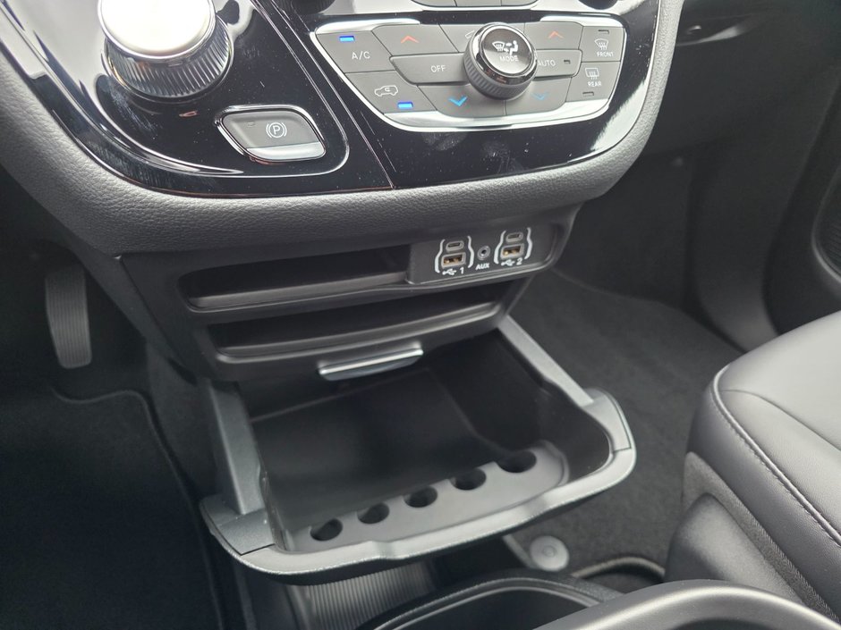 2025 Chrysler Pacifica SELECT AWD