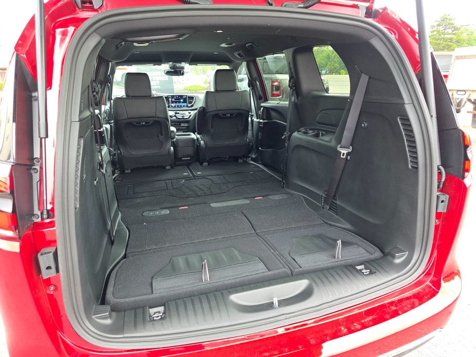 2025 Chrysler Pacifica SELECT AWD