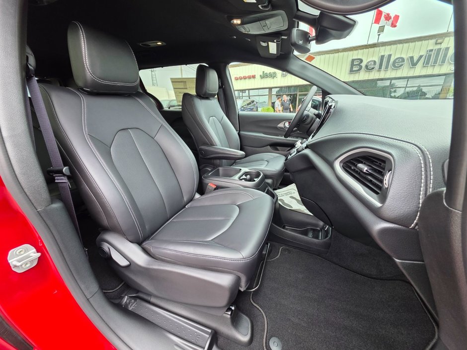 2025 Chrysler Pacifica SELECT AWD