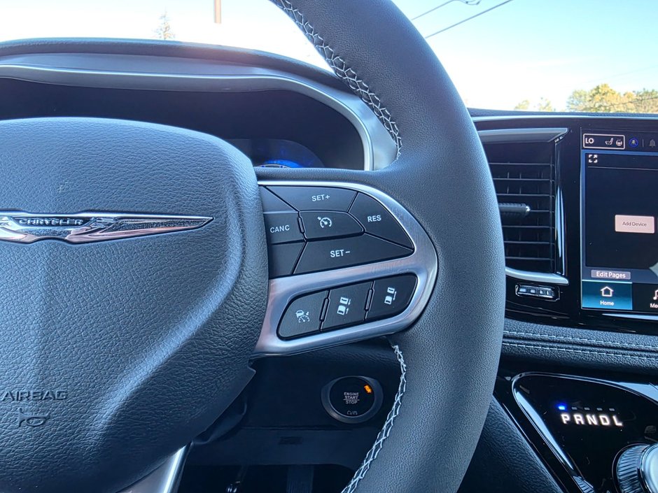 Chrysler PACIFICA SELECT AWD 2026