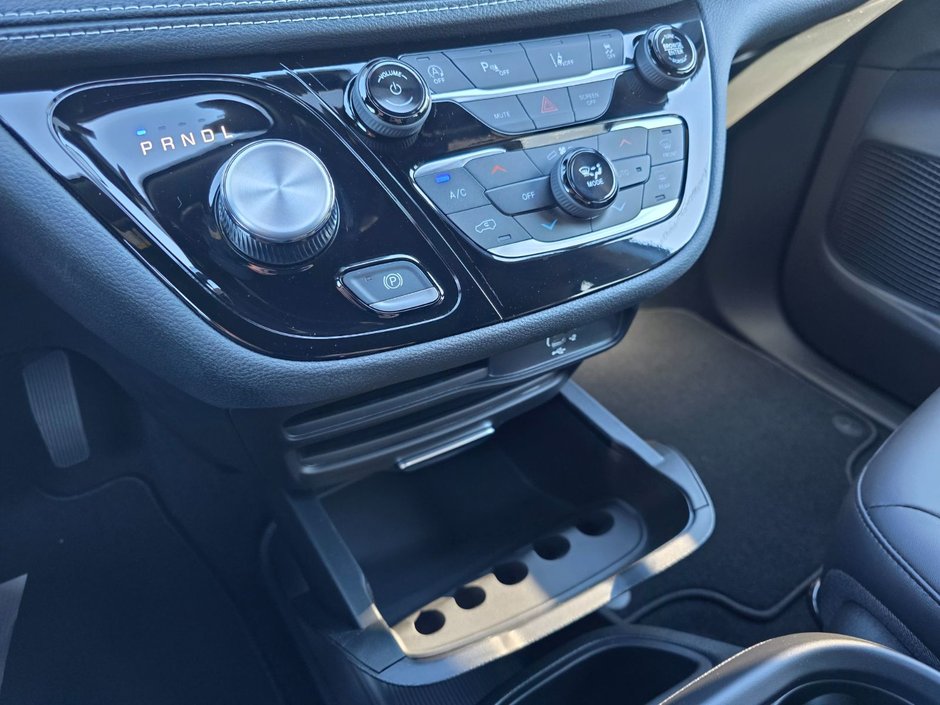 Chrysler PACIFICA SELECT AWD 2026